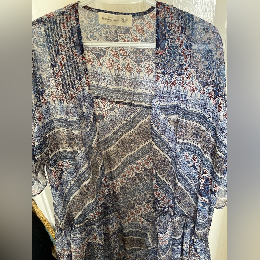 Abercrombie & Fitch Blue and White Patterned Top